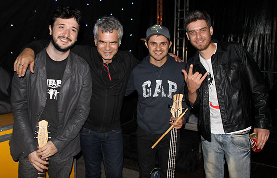 Integrantes da Rockstrada fazem show com Andre Jung